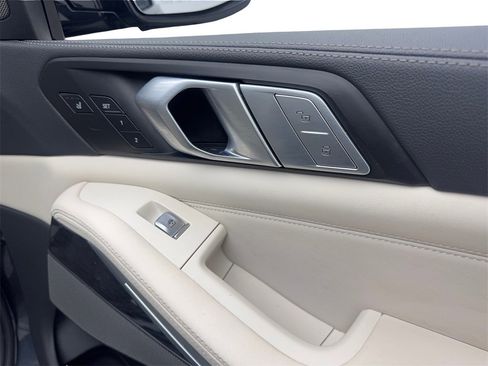 Used 2022 BMW X7 xDrive40i w/ M Sport Package image 54