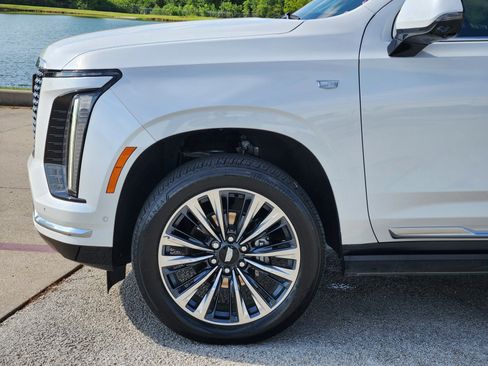 Certified 2025 Cadillac Escalade Premium Luxury w/ Touring Package AWD/4WD image 27