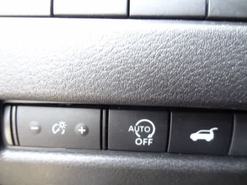Used 2025 Nissan Rogue SV AWD/4WD image 17