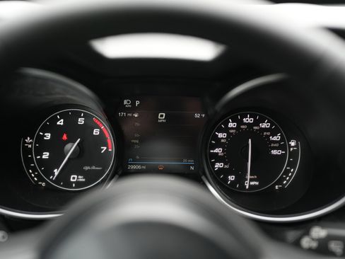 Used 2020 Alfa Romeo Stelvio Sport w/ Cold Weather Package image 15