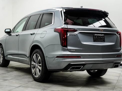 Used 2025 Cadillac XT6 Premium Luxury image 11