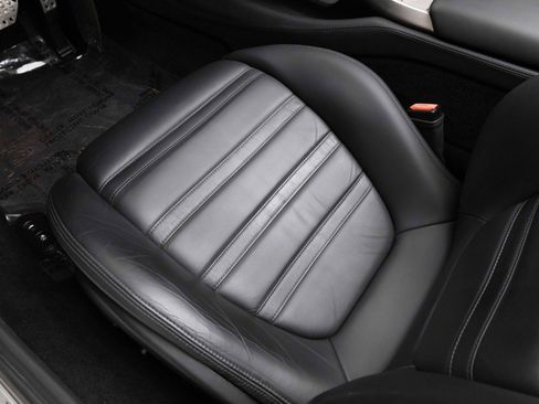 Used 2010 Ferrari California RWD image 36