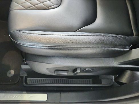 Used 2024 Ford Edge Titanium image 23