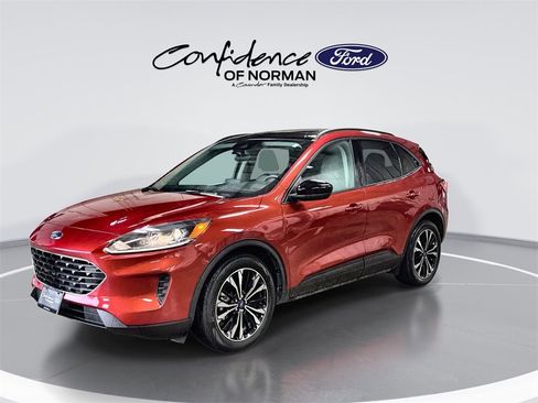 Used 2021 Ford Escape SE w/ SE Sport Appearance Package image 4