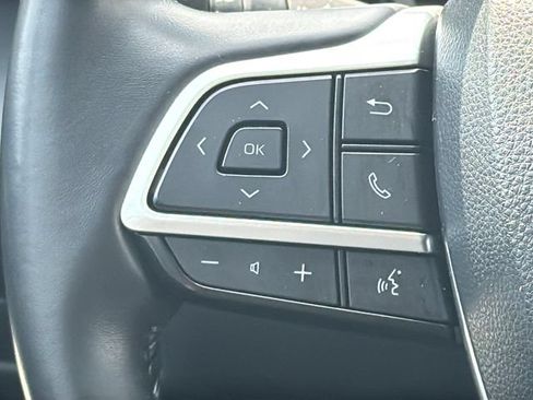 Used 2023 Toyota Highlander XLE FWD image 27