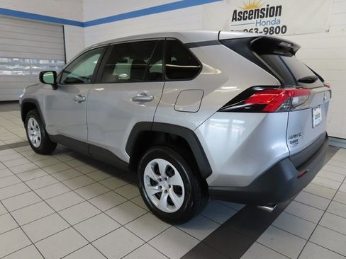Used 2024 Toyota RAV4 LE AWD/4WD image 10