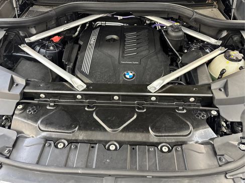 Used 2022 BMW X5 xDrive40i w/ Premium Package AWD/4WD image 29