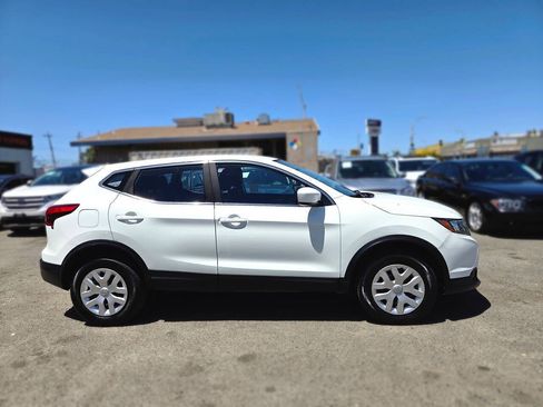 Used 2019 Nissan Rogue Sport S FWD image 3