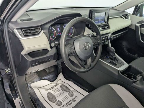 Certified 2022 Toyota RAV4 XLE w/ Convenience Package FWD image 9