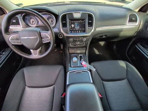 Used 2022 Chrysler 300 Touring image 14