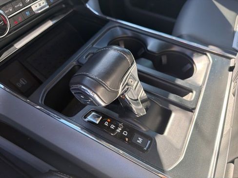 Used 2023 Ford F150 Lariat w/ Trailer Tow Package image 9