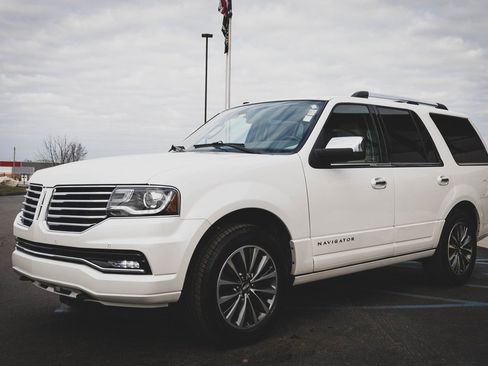 Used 2015 Lincoln Navigator 4WD image 7