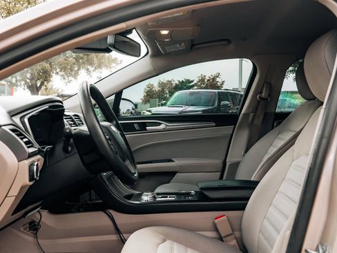Used 2018 Ford Fusion SE FWD image 21