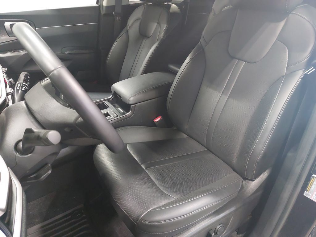 Used 2025 Kia Sorento S w/ Panoramic Sunroof Package FWD image 29