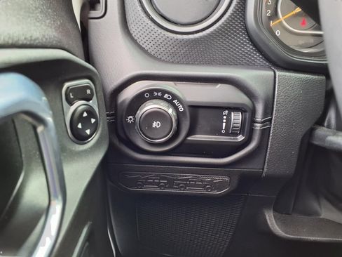 Used 2025 Jeep Wrangler Unlimited Rubicon AWD/4WD image 17