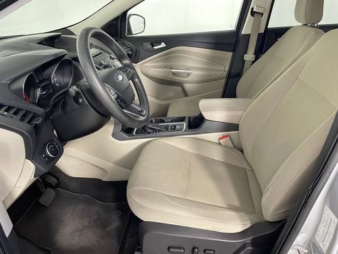 Used 2018 Ford Escape SE FWD image 2