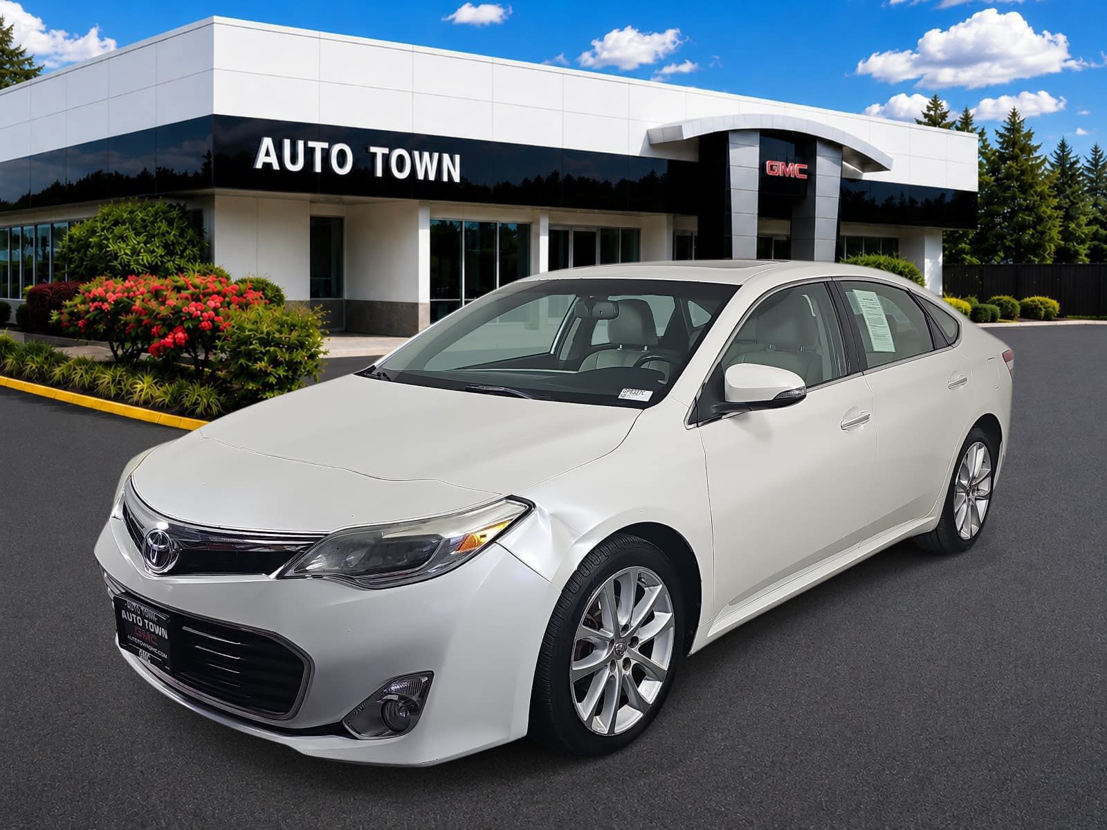 Used 2013 Toyota Avalon XLE Touring FWD image 1