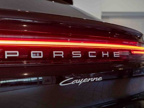 New 2025 Porsche Cayenne Coupe image 13