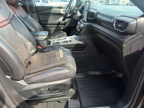 Used 2020 Ford Explorer Platinum w/ Premium Technology Package AWD/4WD image 27
