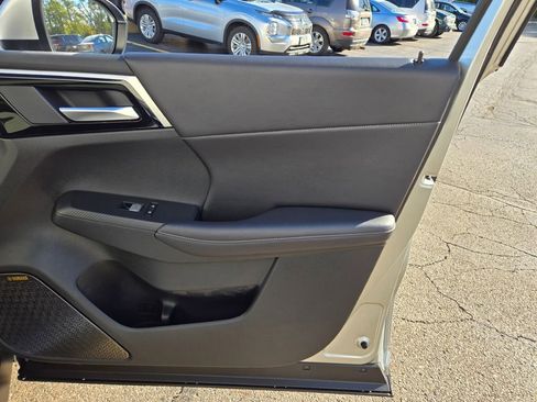 New 2025 Mitsubishi Outlander SE image 6