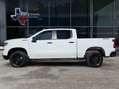 Used 2024 Chevrolet Silverado 1500 LT Trail Boss w/ Convenience Package II image 2