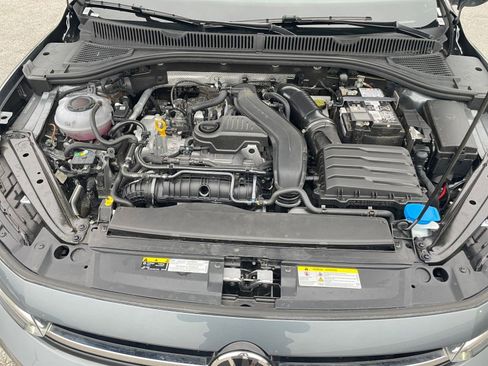 Used 2025 Volkswagen Jetta SE image 32