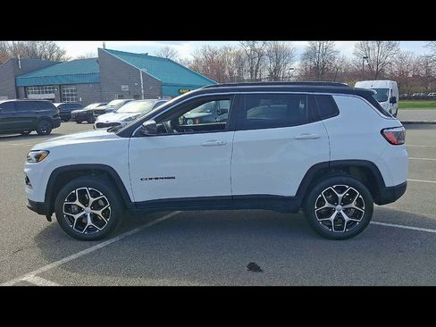 Used 2024 Jeep Compass Limited image 5