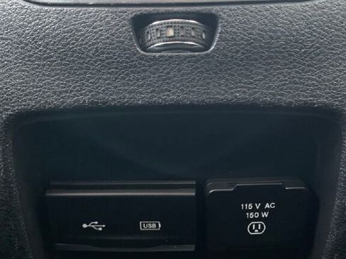 Used 2019 Jeep Cherokee Limited image 28