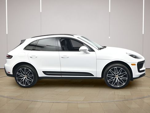 Used 2026 Porsche Macan AWD/4WD image 27