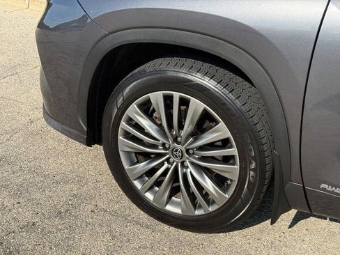 Used 2021 Toyota Highlander Platinum AWD/4WD image 10