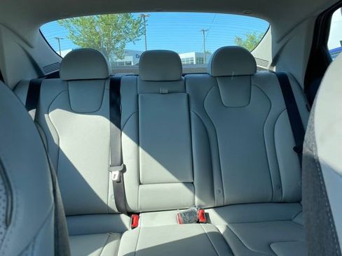 New 2025 Hyundai Elantra Limited image 33