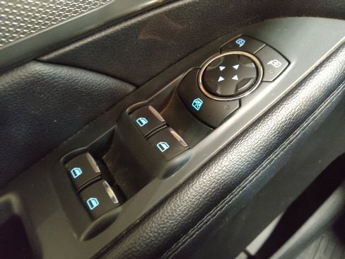 Used 2018 Ford Explorer XLT image 27