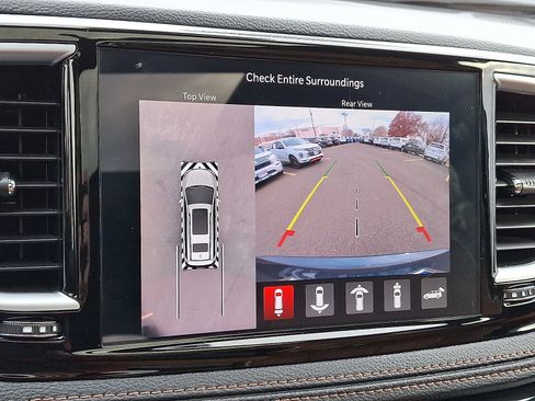 Used 2024 Chrysler Pacifica Pinnacle FWD image 18