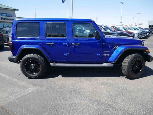 Used 2018 Jeep Wrangler Unlimited Sahara w/ Safety Group AWD/4WD image 24