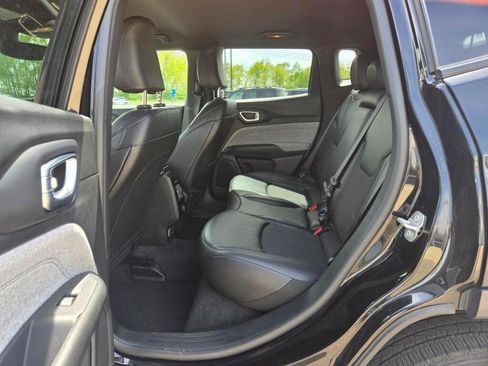 Used 2025 Jeep Compass Latitude AWD/4WD image 21