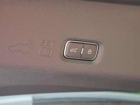 New 2025 Ford Expedition Active image 27