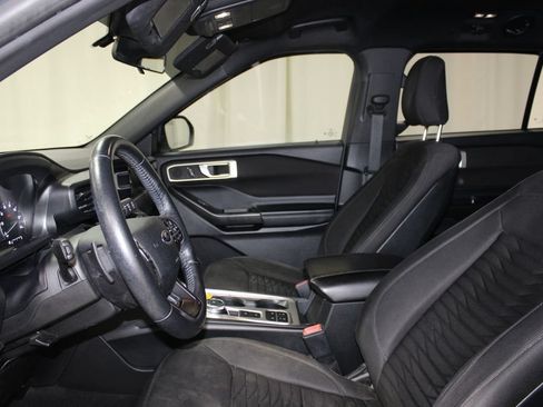 Used 2020 Ford Explorer XLT w/ Comfort Package RWD image 14