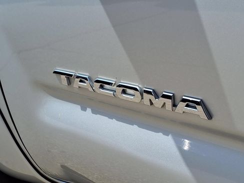 Used 2012 Toyota Tacoma 4x4 Access Cab w/ SR5 Pkg image 11