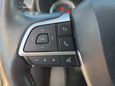 Used 2023 Toyota Highlander LE AWD/4WD image 29