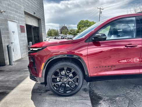 New 2026 Chevrolet Traverse RS w/ LPO, Floor Liner Package AWD/4WD image 17