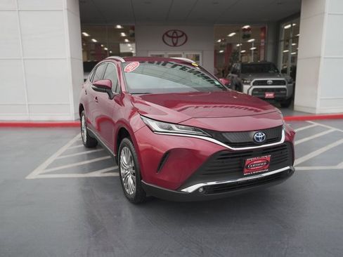 Certified 2023 Toyota Venza XLE image 2