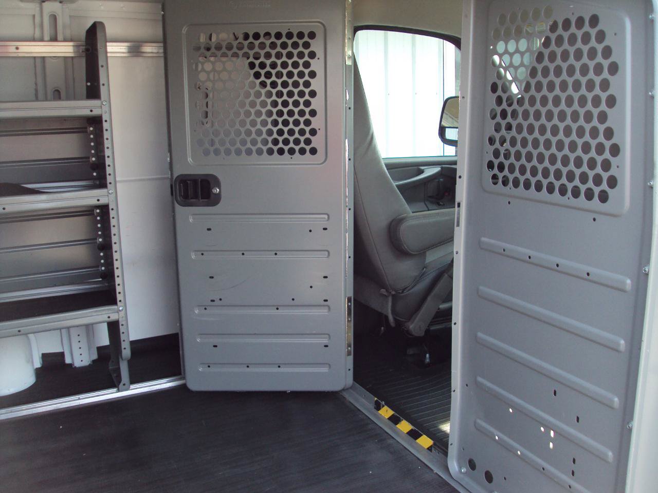 Used 2011 Chevrolet Express 3500 Extended w/ Power Package RWD image 11