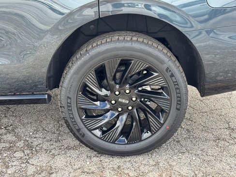 New 2026 Lincoln Navigator Reserve AWD/4WD image 9
