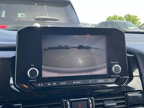 Used 2025 Nissan Pathfinder SV image 25