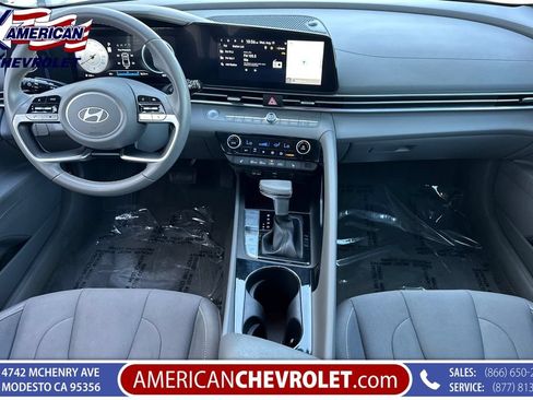 Used 2025 Hyundai Elantra SEL FWD image 16
