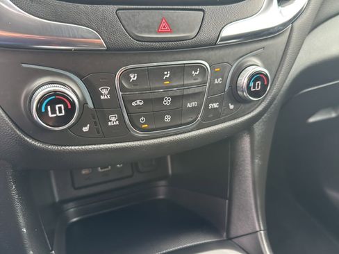 Used 2021 Chevrolet Equinox LT image 26