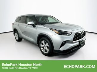 Used 2022 Toyota Highlander LE FWD video 1