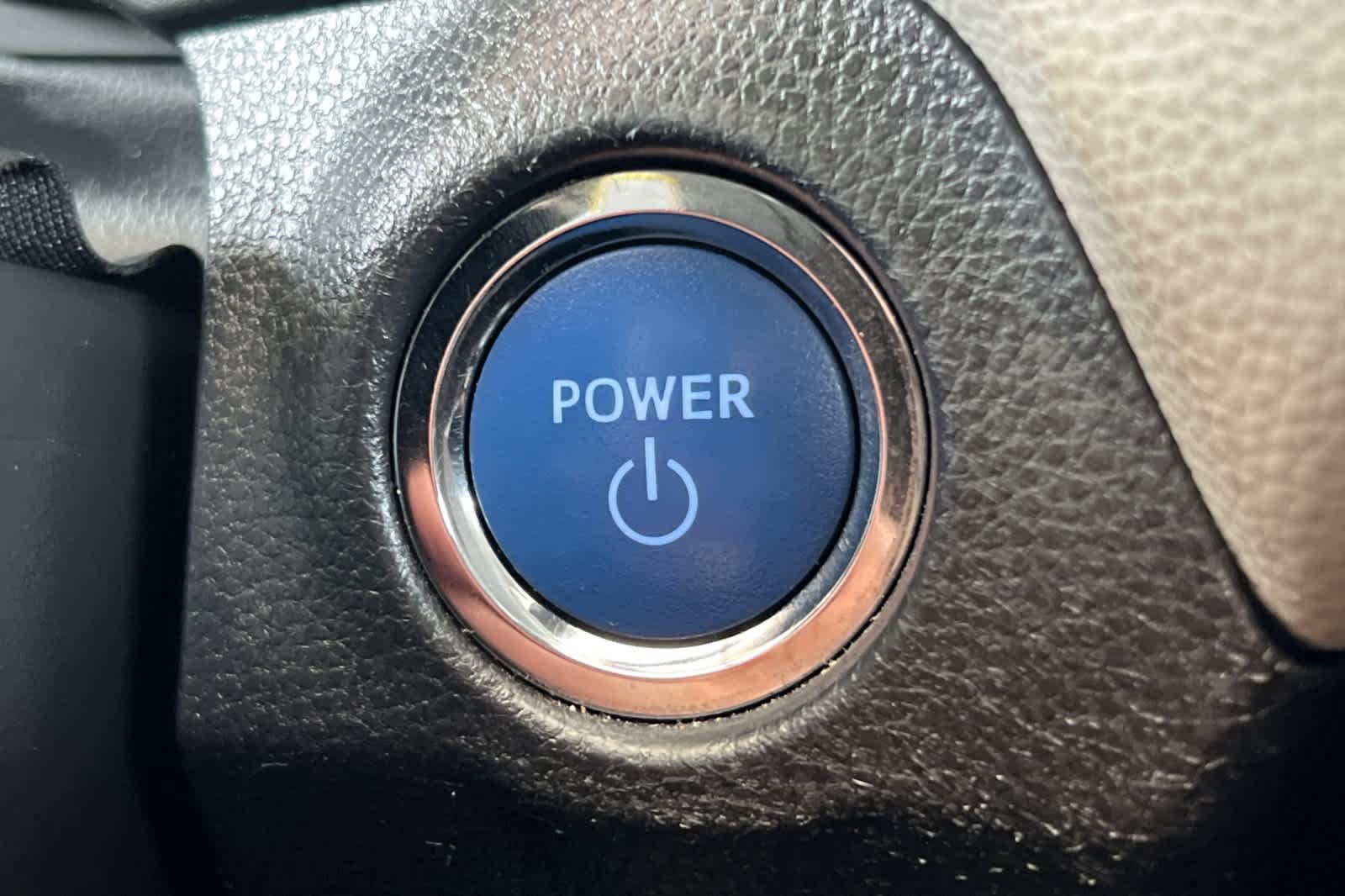 Used 2022 Toyota RAV4 XLE AWD/4WD image 24