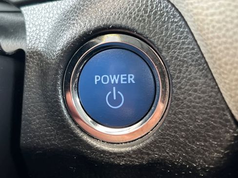 Used 2022 Toyota RAV4 XLE AWD/4WD image 24