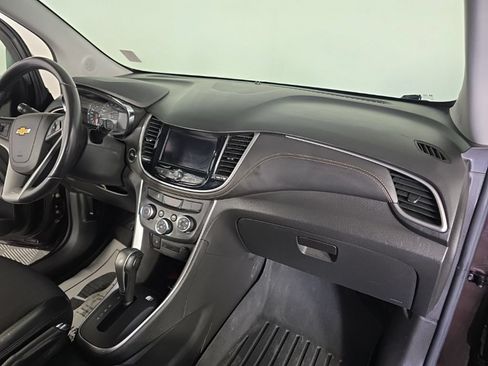 Used 2020 Chevrolet Trax LT w/ Driver Confidence Package FWD image 34